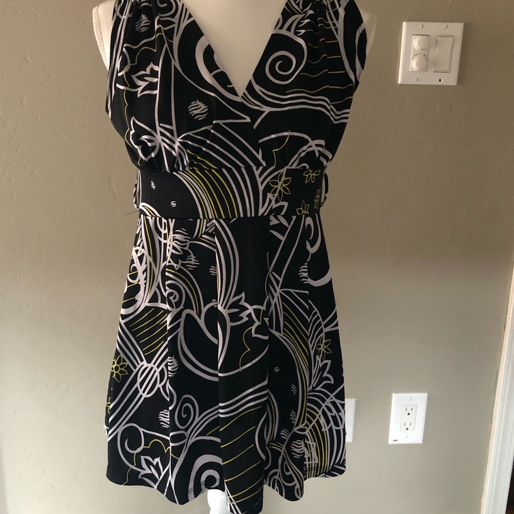 Dansi usa Black Floral V-Neck Sleeveless Blouse